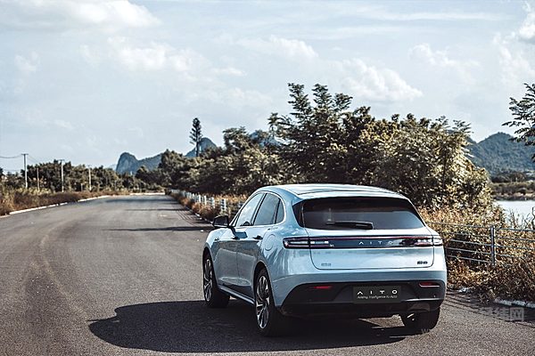 一秒充电一公里 华为全液冷超充能否改变超充格局？