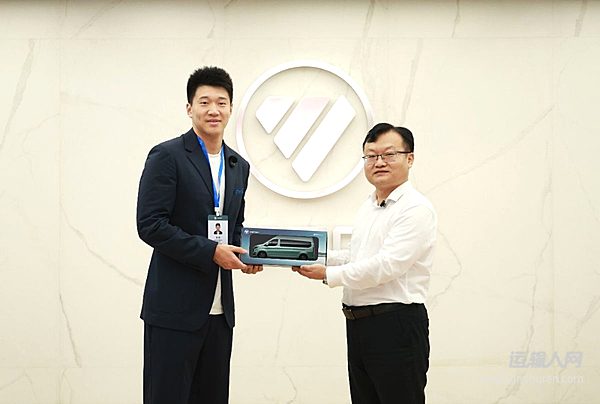 跨界新搭檔！中國(guó)男籃雷蒙“入職”福田圖雅諾 解鎖城配物流新勢(shì)力