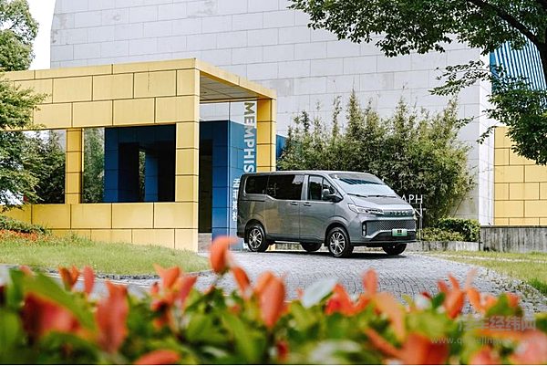 育儿补贴时代的家庭出行升级：依维柯聚星开启移动生活新篇章