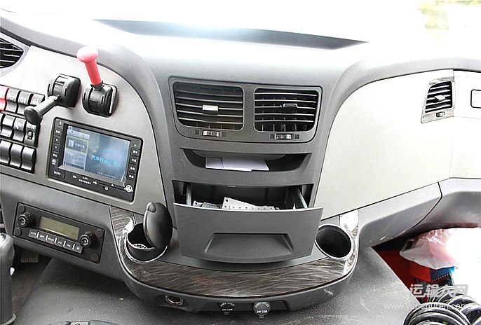 解放 j6p重卡 460马力 6x2 牵引车(精装版)(ca4250p66k24t2a1e驾驶室