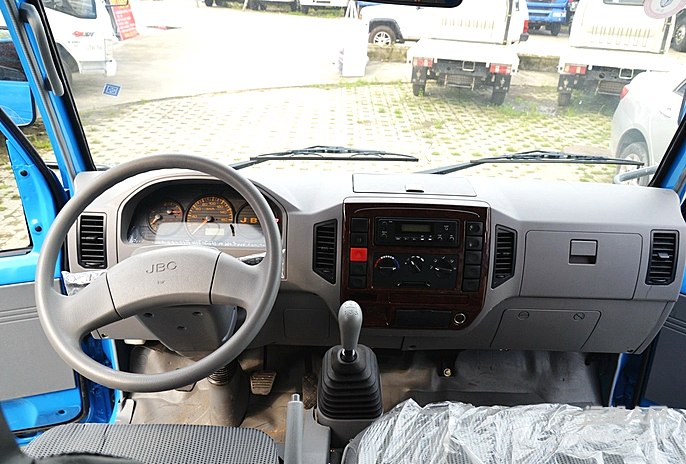 金杯领骐68马力42303米双排厢式轻卡sy5044xxydfat