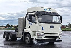 一汽解放青汽鹰驰 420kw 6X4 纯电动重卡牵引车 (CA4253P26T1BEVA80)400kwh