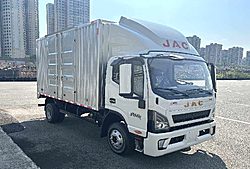 江淮骏铃A9 200马力 4X2 4.18米 厢式国六轻卡载货车 (法士特变速箱)(HFC5048XXYP31K1C4NS)