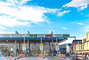 湖北发布中重型货车通行新秩序 明确规定货车应当靠右侧车道行驶