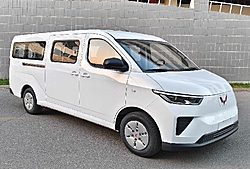 上汽通用五菱扬光 客车版 100kw 双排纯电动 封闭厢式货车 (LZW6500BEVA8)41.9kwh