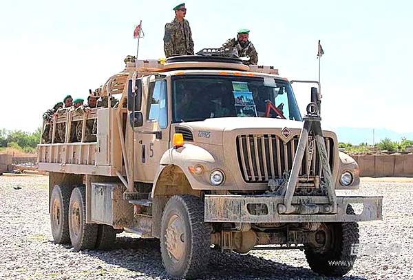 奥什科什m1083中型战术卡车(mtv).