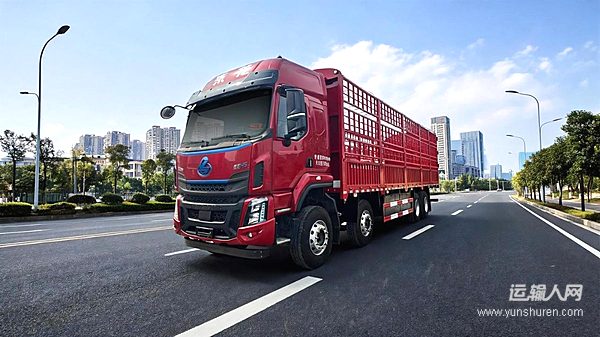 乘龙H5 8×4纯电载货车：跑散杂多拉快跑 5年省出84万