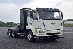 一汽解放青汽鹰驰 420kw 6X4 纯电动重卡牵引车 (CA4258P26T1BEVA80)400.61kwh