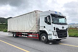 东风柳汽乘龙M3V 240马力 4X2 9.7米 厢式国六中卡载货车 (法士特变速箱)(LZ5181XXYH5AC8)