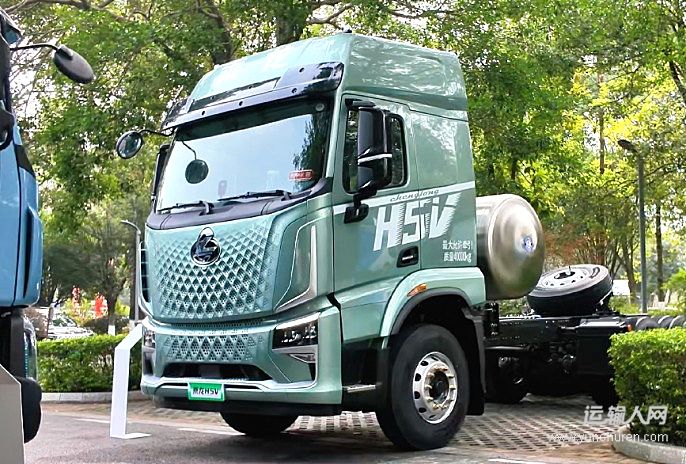 乘龙H5V燃气牵引车三重硬核优势 领跑干线物流高效运营赛道