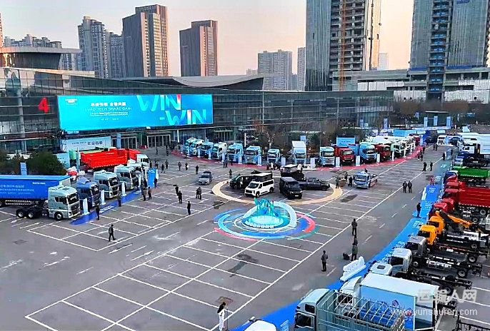 汕德卡C9H牵引车+G7S大件运输车两大新品引领行业价值升级