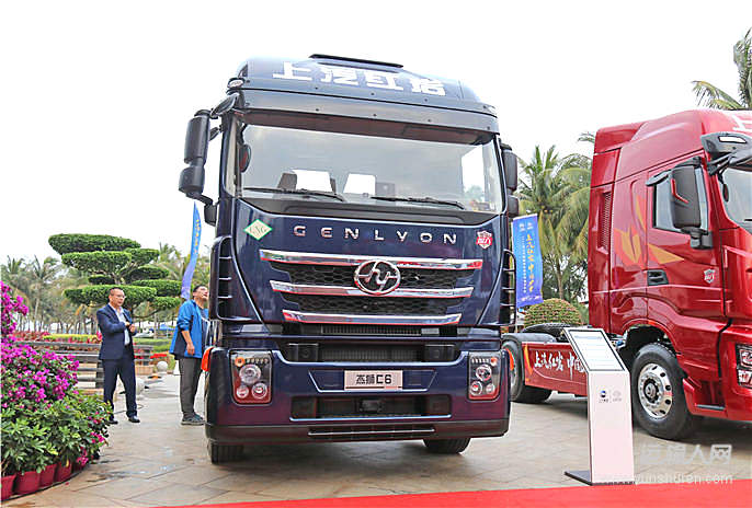 上汽红岩杰狮c6440马力amt6x4国六lng牵引车cq4257hd12384t