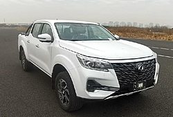 郑州日产锐骐7 1.997L汽油 228马力 自动档双排皮卡 国六
