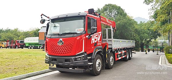大马力高承载还超舒适 乘龙H5V 8x4随车吊高效创富新选择