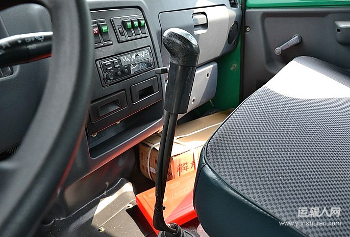 解放 j4r重卡 220马力 4x2 牵引车(ca4140k2e4r7a95)驾驶室第103907号