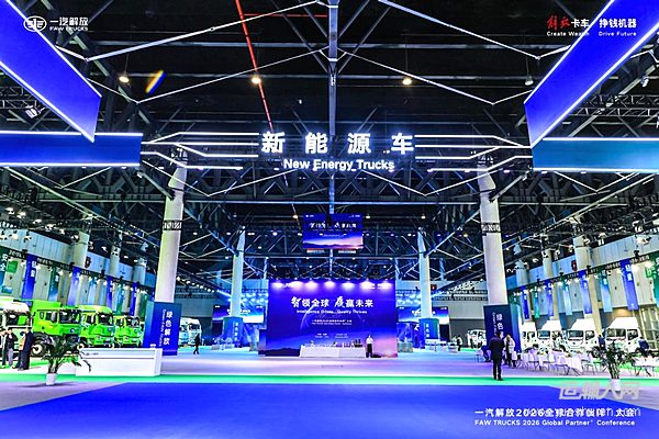 三年三级跳 强势登顶！一汽解放2025新能源中重卡跃居行业第一