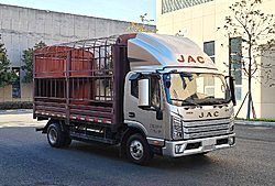 江淮骏铃A7 190马力 4X2 3.85米 仓栅式国六轻卡载货车 (法士特变速箱)(HFC5048CCYP51N1C7NS)
