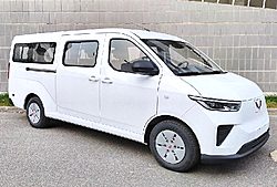 上汽通用五菱扬光 100kw 双排纯电动 封闭厢式货车 (LZW6500BEVA9)56.2kwh
