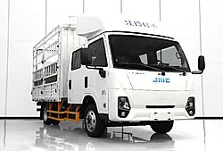 江铃福特轻客E顺达 2025款 105kw 4X2 3.2米 仓栅式纯电动轻卡载货车 (JX5040CCYTSGA2BEV)77kwh