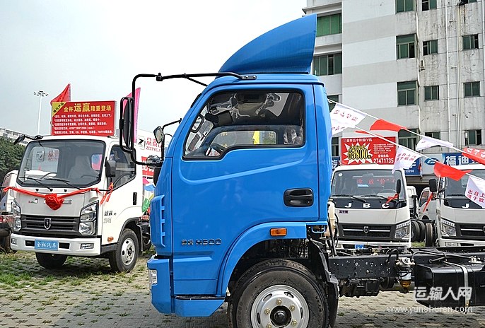 上汽跃进帅虎h500113马力4x2506米单排箱式载货车nj5040xxydcjt5