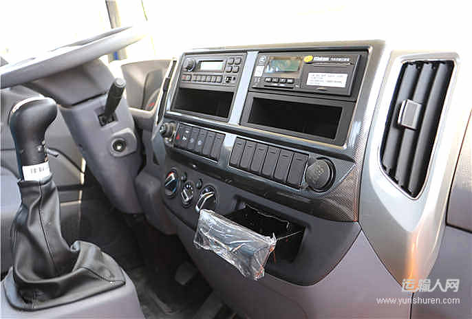 驾驶室_福田 瑞沃es3 轴距1800 4700/5650 270马力 6×2 平板载货车