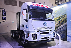 上汽红岩i杰狮 530kw 6X4 纯电动重卡牵引车 (CQ4251BEVHV24U)400kwh
