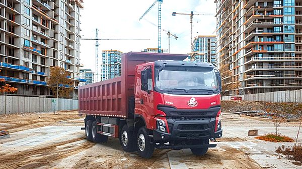 乘龙H7 8x4纯电自卸车：600度电+550KW电机 续航更长动力更强