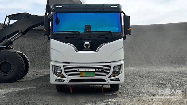 跑240公里电量还剩70%！徐工新能源牵引车下坡变成“充电宝”