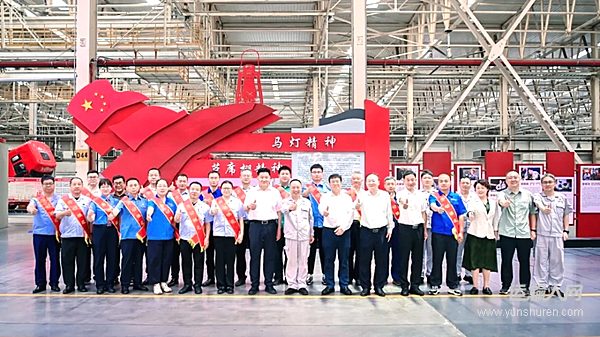 西十高铁开通首日 东风商用车迎来“陕字号”工匠天团