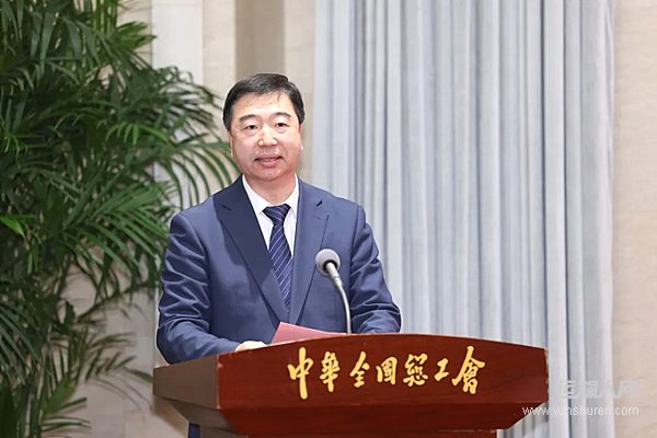 王浩受邀出席公益交流活动并作主题演讲