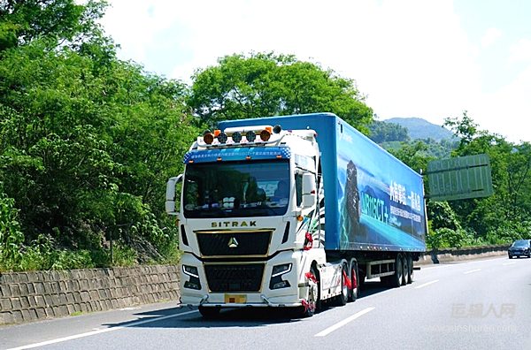 中国重汽汕德卡G7H牵引车完成昆磨魔鬼坡道和3188公里道路双项测试