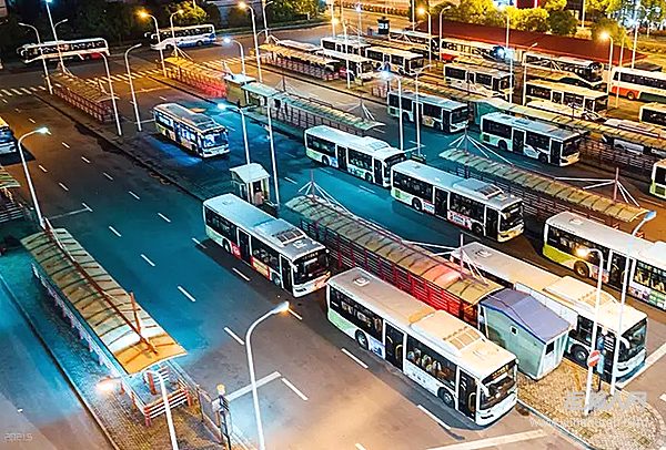 青岛加速电动重卡规模化应用