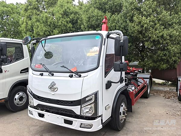能下地库拉12吨——乘龙蓝牌勾臂车城市清运一车通吃