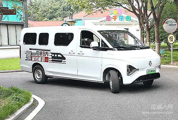 东风睿立达V8E助力年货季 后驱8方拉满团圆滋味