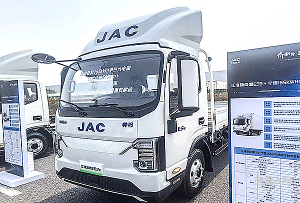 十年守护平安同行 第十季江淮平安行暖冬护航活动走进肥西丰乐服务区