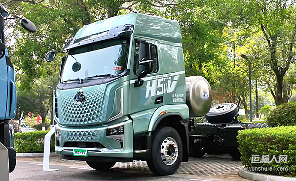 乘龙H5V燃气牵引车三重硬核优势 领跑干线物流高效运营赛道