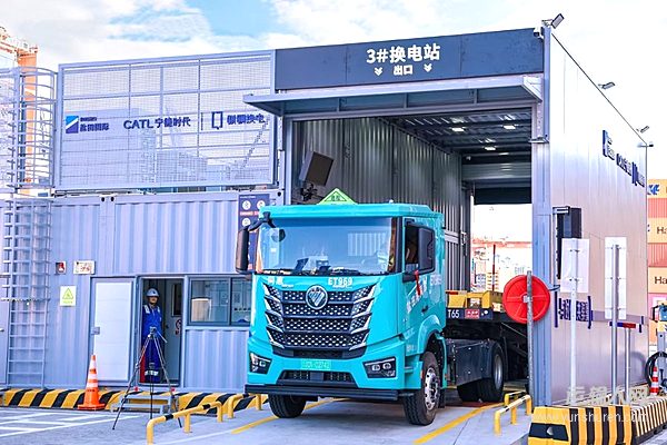 盐田港再次批量引入欧曼银河5M换电重卡 构建零碳港口新生态