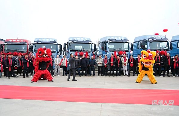 60台中国重汽豪沃TX燃气车盛大交付 领跑2026新征程