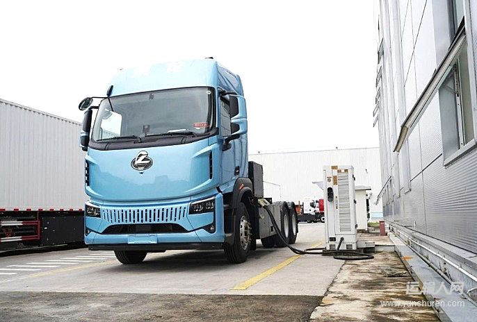 多拉快跑更省电 乘龙翼威5纯电牵引每年为您多赚3万元