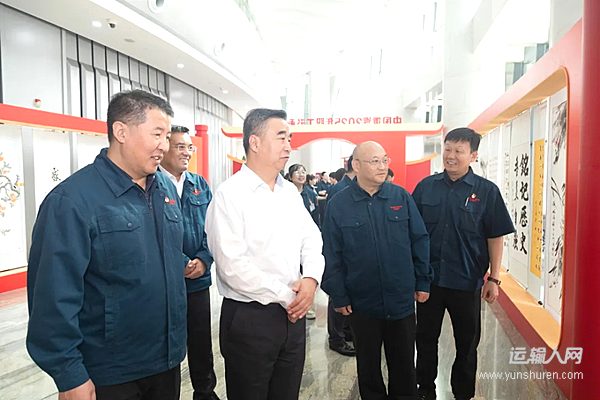 中国重汽举办“齐心迎华诞 奋进正当时”2025年职工作品书画展