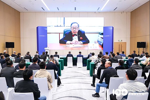 陈清泉院士：重构混动标准，迈向 “三高三低一智能”