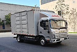 江淮骏铃A7 190马力 4X2 3.82米 厢式国六轻卡载货车 (法士特变速箱)(HFC5048XXYP51N1C7NS)