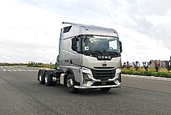 中国重汽豪沃KS 超长版 680马力 6X4 国六重卡牵引车 (采埃孚手自一体变速箱)