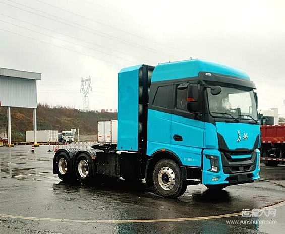 长征汽车Q1系列 400kw 6X4 纯电动重卡牵引车 (CZ4251ST40FCEV)105kwh的产品封面图