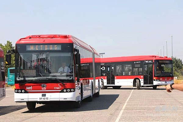 比亚迪向智利交付电动大巴