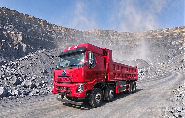630kW大功率！乘龙H7 Pro 8×4纯电自卸车，强三电高承载助力创富