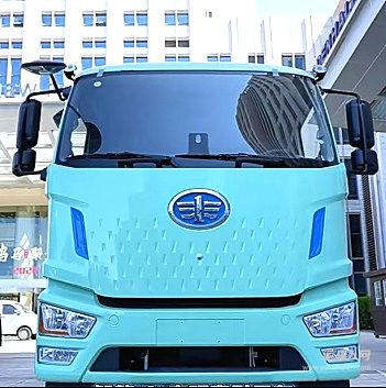 从“车背车”到“移动充电宝”——解放J6L新能源子母车以技术重构资源运输新业态