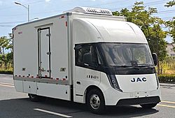 江淮帅铃坤鹏ET9 舒适版 180kw 4X2 4.055米 纯电动冷藏车 (HFC5043XLCPKEV1)140.41kwh