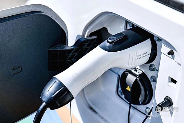 解锁能源交互新生态！风景i：V2L、V2V、智能补电功能全解析