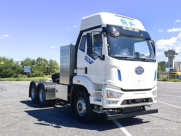 有J6G Pro标载纯电电驱桥牵引车在 这“把”稳了！